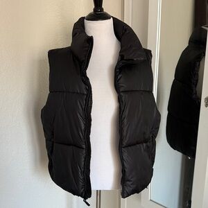 Old Navy Puffer Vest {Black}